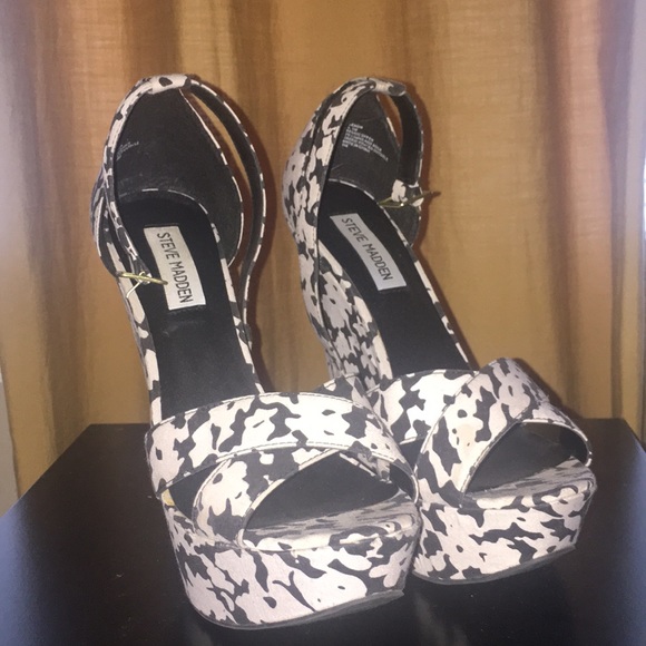 Size 8.5 Xenon Steve Madden Wedge - Picture 1 of 3